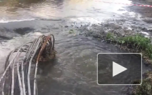 На Обуховской обороны рабочие нечаянно повредили водопровод