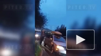 В Выборгском районе Петербурга неадекват поцарапал авто мужчины саблей