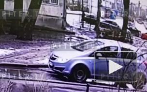 Падение школьницы с балкона на Малой Охте попало на видео