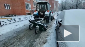 Петербургские дворы 8 января чистят от снега почти 900 единиц техники