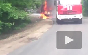 Опасное видео из Орла: дотла выгорел автомобиль "Почты России"