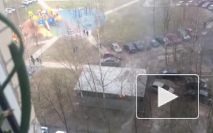 В мусорных баках у дома на Планерной прогремел взрыв и начался пожар
