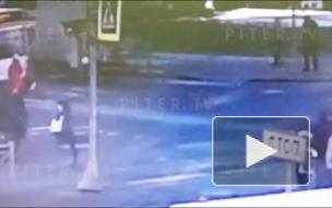 Автобус сбил ребенка напротив станции метро "Парк Победы"