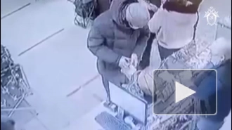 СК РФ опубликовал видео, где убийца семьи в Канске покупает нож
