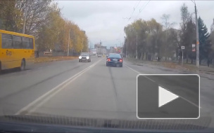 Прилёг на бочок.