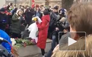 На набережной реки Карповки прошло открытие памятника погибшим медикам