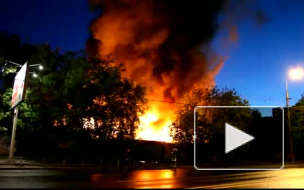 Серьезный пожар произошел на северо-западе Москвы