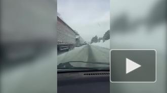 На федеральной трассе в Челябинской области из-за снегопада образовалась пробка