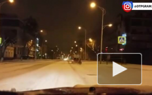 Жители Благовещенска лихо прокатились на санках по проезжей части