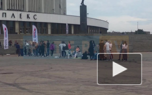 Фанаты занимают очередь на концерт Дженнифер Лопес в Петербурге