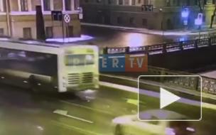 Видео: на Большой Морской произошло ДТП с автобусом