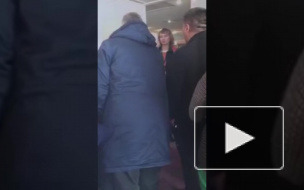 Беспредел в аэропорту Южно - Сахалинска попал на видео: женщины со слезами умоляли дать поесть их детям