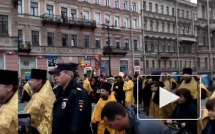 Вячеслав Макаров пригласил всех на крестный ход вместо заседания ЗакСа