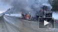 В Свердловской области на трассе загорелся автобус