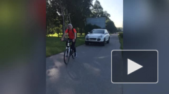 Porsche Cayenne прокатился по тротуарам парка Терешковой