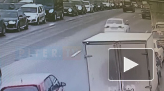 На Литейном мосту собрался паровозик из 4 машин 
