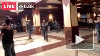 В Баку демонстранты ворвались в здание парламента