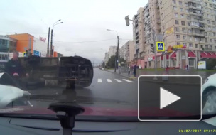 Появилось видео момента аварии на Индустриальном, где легковушка опрокинула "Газель" Появилось видео момента аварии на Индустриальном, где легковушка опрокинула "Газель"