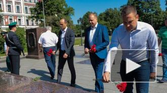 В честь 76-летия Выборгской наступательной операции в Выборге возложили цветы к стеле «Город воинской славы»