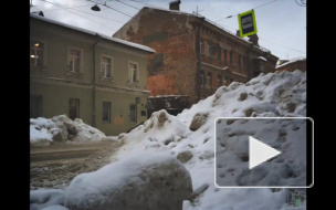 Жители Центрального района совершили восхождение на самый большой сугроб