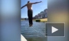 Подросток прыгнул с моста в Матисов канал под плывущий катер