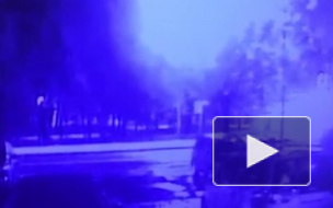Появилось видео, как фура протаранила полицейский ПАЗ в Москве