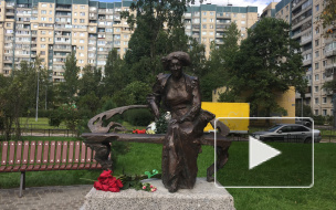 В Театральном сквере появился памятник Фаине Раневской