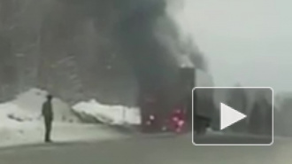 Видео из Кемерово: на ходу загорелась фура