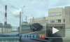 Видео: на Шафировском проспекте на встречке бросили легковшку