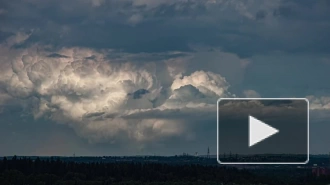 Петербуржец заснял облака, закручивающиеся в "торнадо"