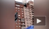Видео: пожарные эвакуировали пятерых петербуржцев из горящей квартиры на Комендантском проспекте