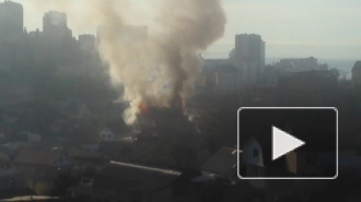 Очевидцы сняли на видео пожар в частной гостинице в Сочи