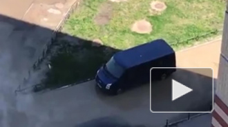 На Рихарда Зорге кипяток заливает машины: фото и видео