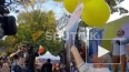 Протестующие в Кишиневе запустили шары с изображением ...