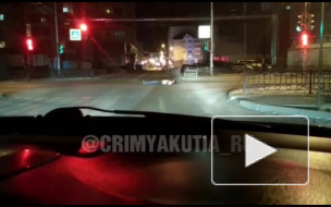 Наглый пешеход улегся спать посреди перекрестка в Якутске