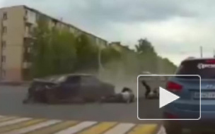 Видео момента ДТП: В Клину водитель и пассажир вылетели из машины и остались живы