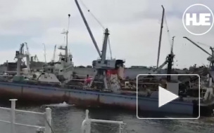 В сети опубликованы кадры падения крана в доке Славянка Приморского края