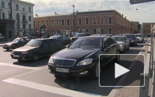 Смольный дал петербуржцам 31 день на постоплату эвакуации автомобилей