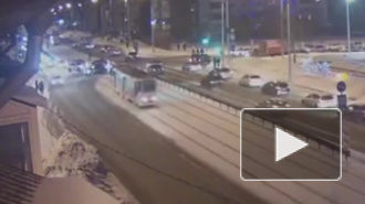 Видео и фото ДТП на перекрестке в Кемерово опубликовали в сети