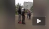 Жительница Красноярска прилюдно поставила на колени обидевшего его сына мальчика