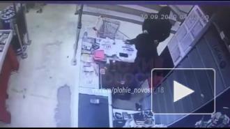 Российский кассир отбился от грабителей жвачкой