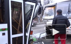 На Гражданском проспекте столкнулись две маршрутки