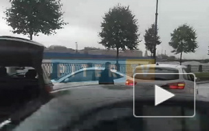 Видео: На набережной Макарова столкнулись три автомобиля