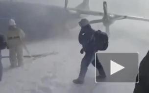 Самолет Ан-12 зацепился за бруствер при посадке на острове Итуруп