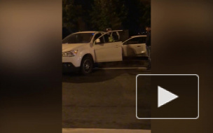 Ночью на Малоохтинском проспекте сонный водитель врезался в две иномарки