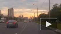 Видео: "неадекват" устроил дрифт на перекрестке Будапештской и Дунайского