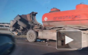 Появилось видео с места жуткого ДТП с участием двух грузовиков на КАД