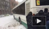 "Пассажиравтотранс" поблагодарил пассажиров, вытолкавших застрявшие автобусы