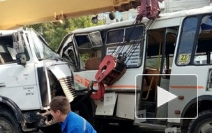 В Челябинске автокран протаранил три маршрутки и насмерть сбил пешехода