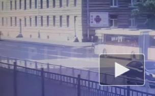 Опубликован момент ДТП с пешеходом на улице Бабушкина